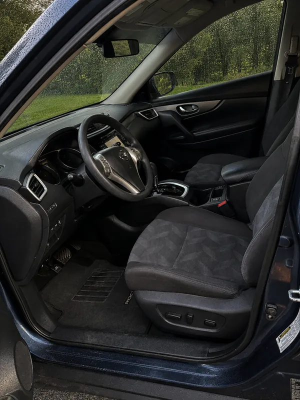 The Nissan’s front seats